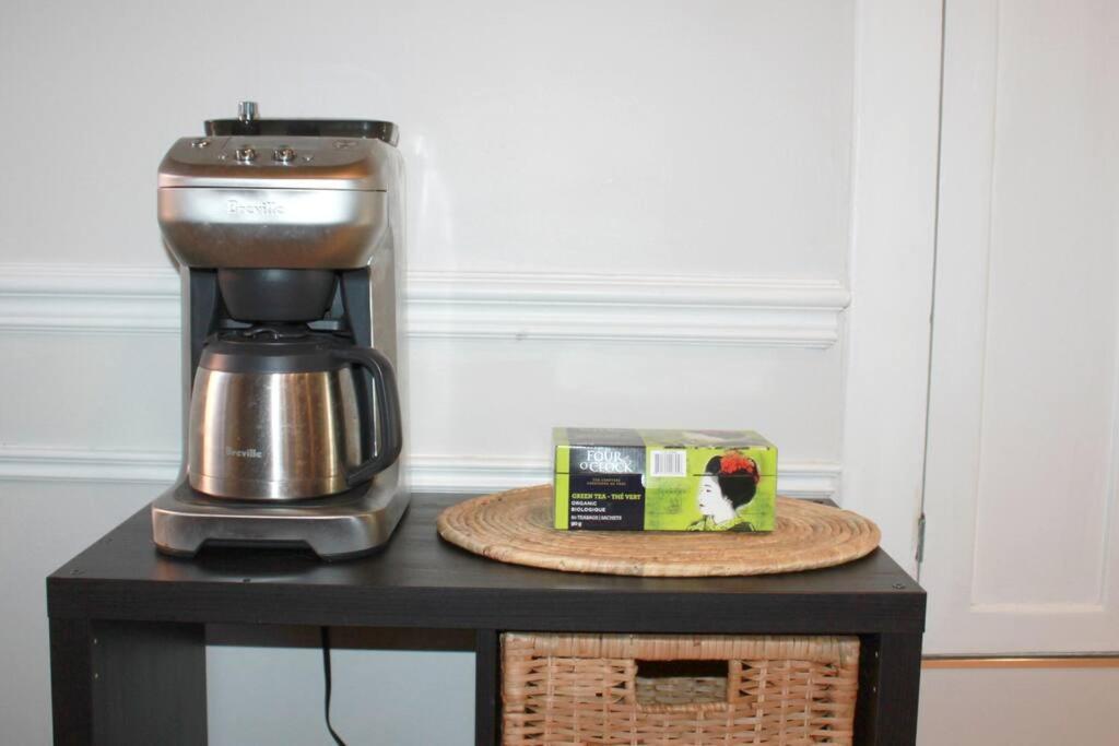 Spacious Little Italy, 1 King Bdr, 1 Db Bdr, 2 Sofa Beds, Yard Appartement